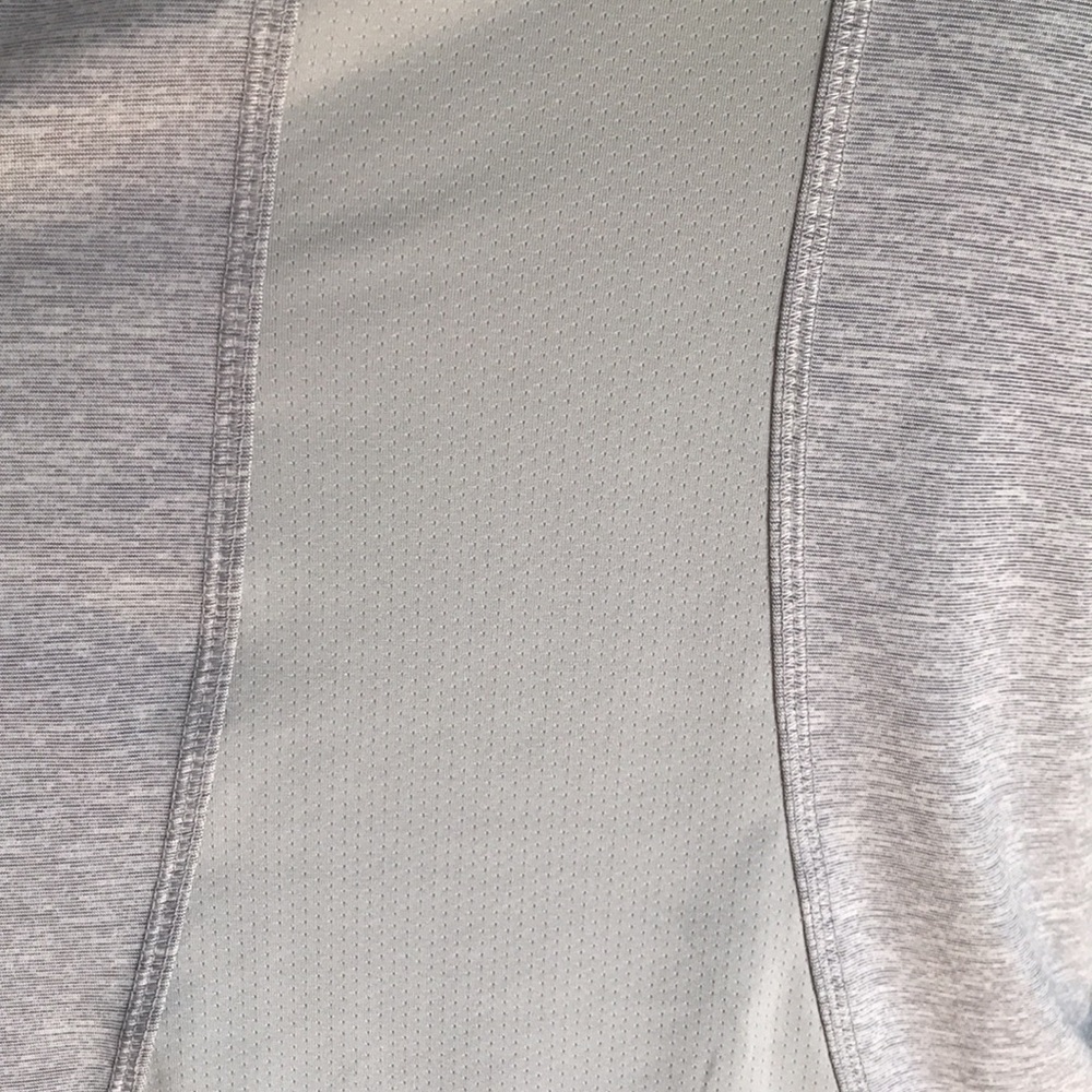 AVIA workout shirt - Picture 3 of 6